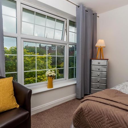 2 Bed Apartment-5 Guests - Business-Relocation-Parking - The Brighton Short Stay & Serviced Apartments Extérieur photo