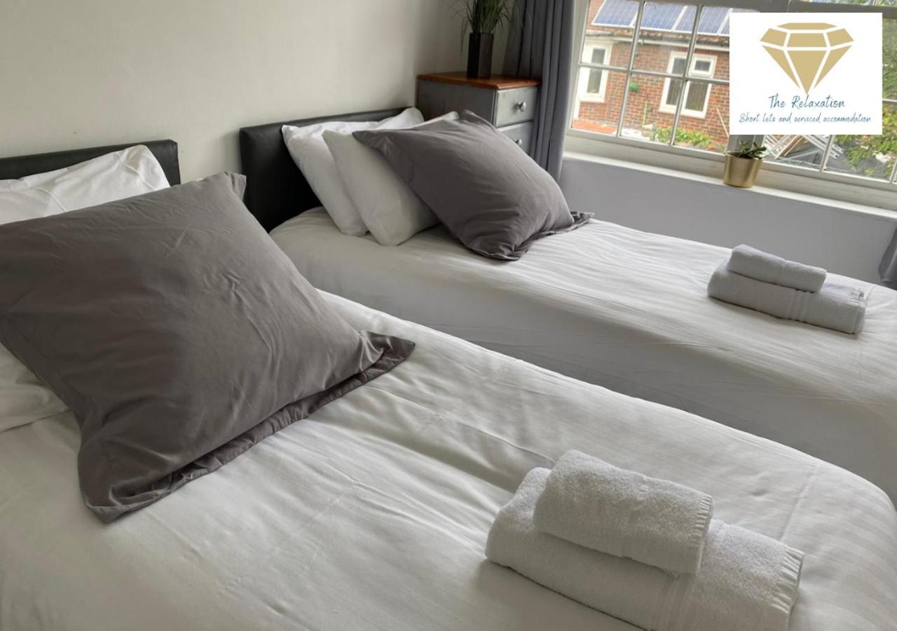 2 Bed Apartment-5 Guests - Business-Relocation-Parking - The Brighton Short Stay & Serviced Apartments Extérieur photo