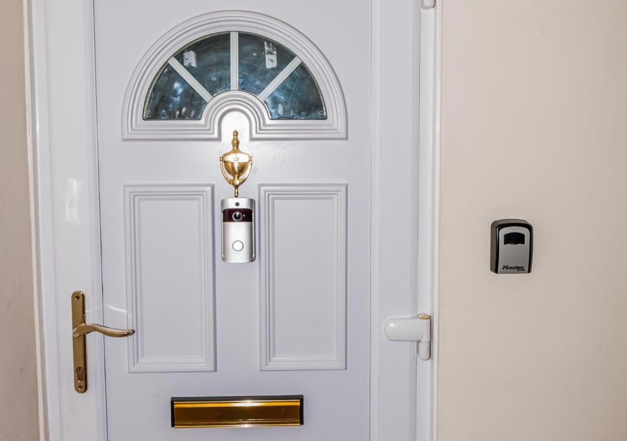 2 Bed Apartment-5 Guests - Business-Relocation-Parking - The Brighton Short Stay & Serviced Apartments Extérieur photo