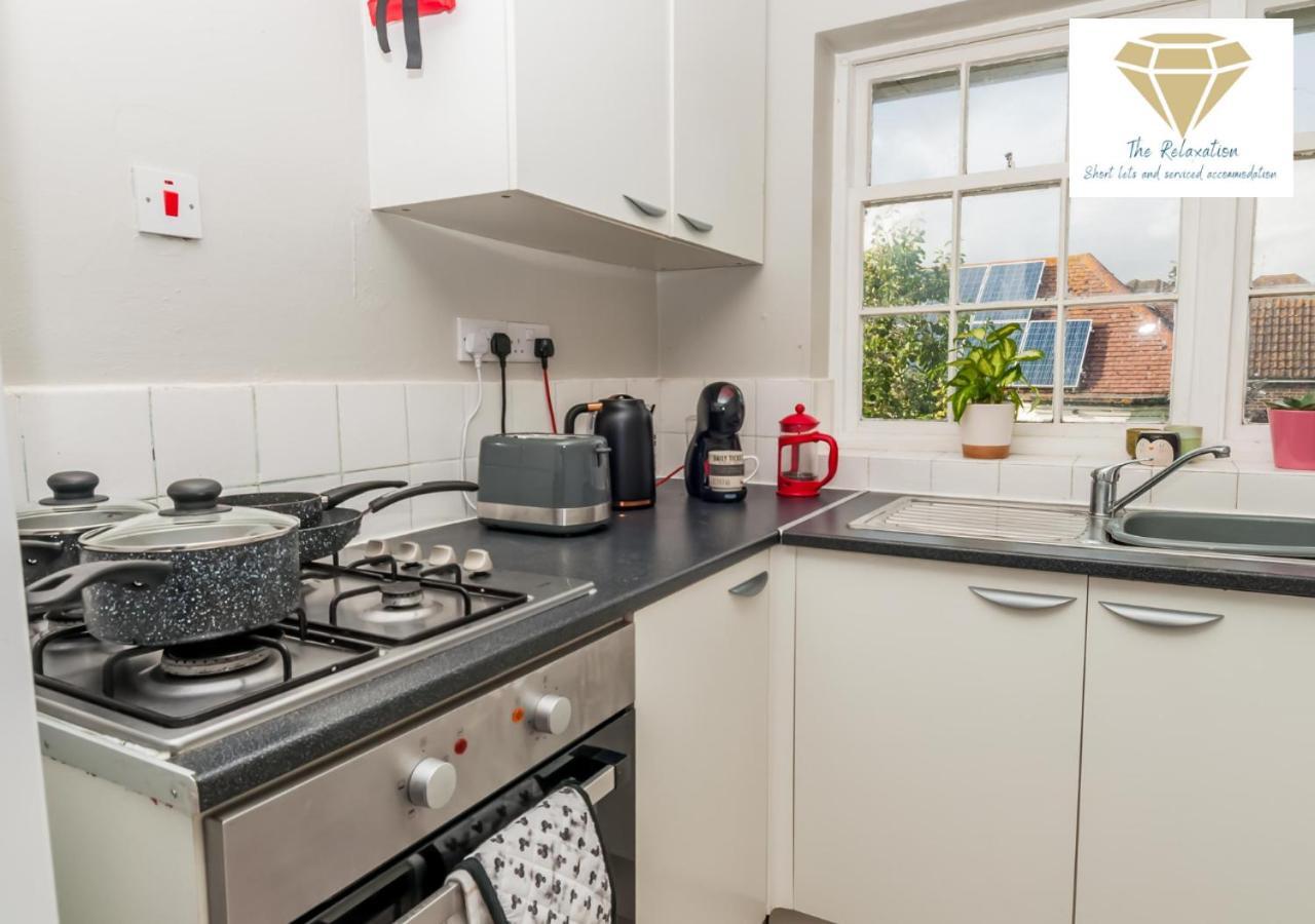 2 Bed Apartment-5 Guests - Business-Relocation-Parking - The Brighton Short Stay & Serviced Apartments Extérieur photo